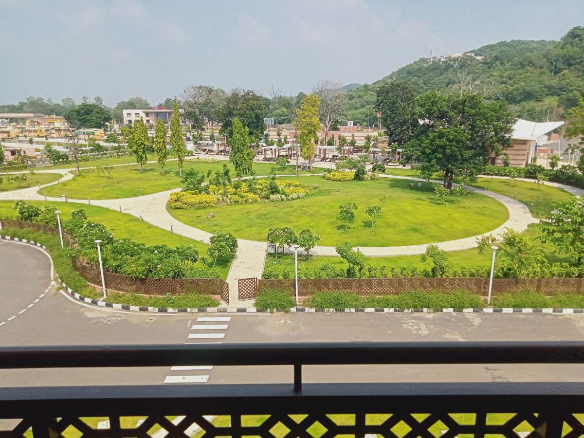 Ramada Encore By Wyndham Statue Of Unity Kevadia Bagian luar foto